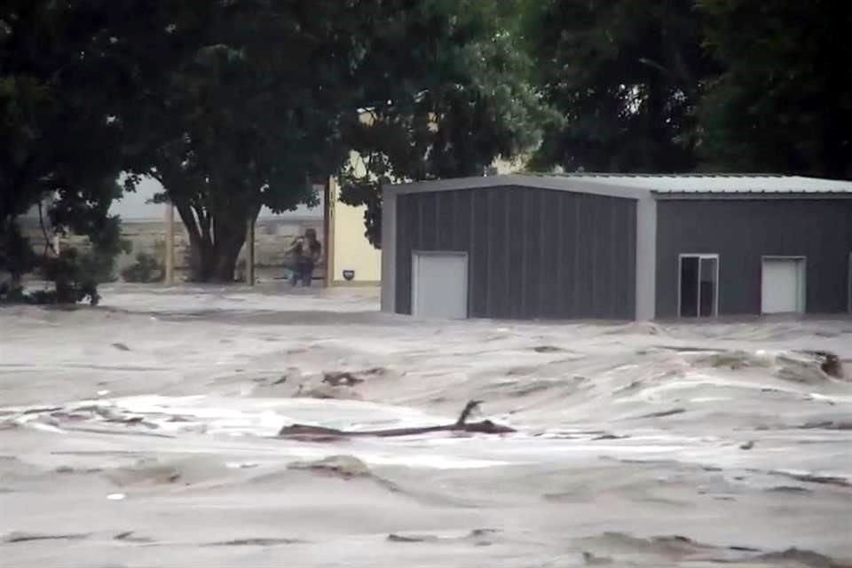 El Servicio Meteorológico Nacional (NWS) advirtió del riesgo de nuevos diluvios, ya que se esperan lluvias torrenciales en zonas de Texas en las que el suelo ya está saturado.