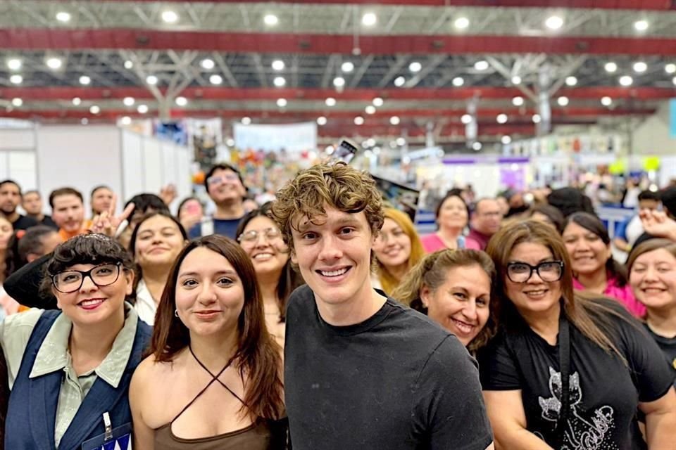 El actor atendió a sus fans en el evento realizado el fin de semana.