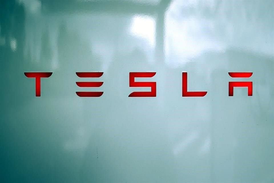 Акции Tesla упали на 8% после того, как Илон Маск на выходных высказался о создании новой политической партии в США.