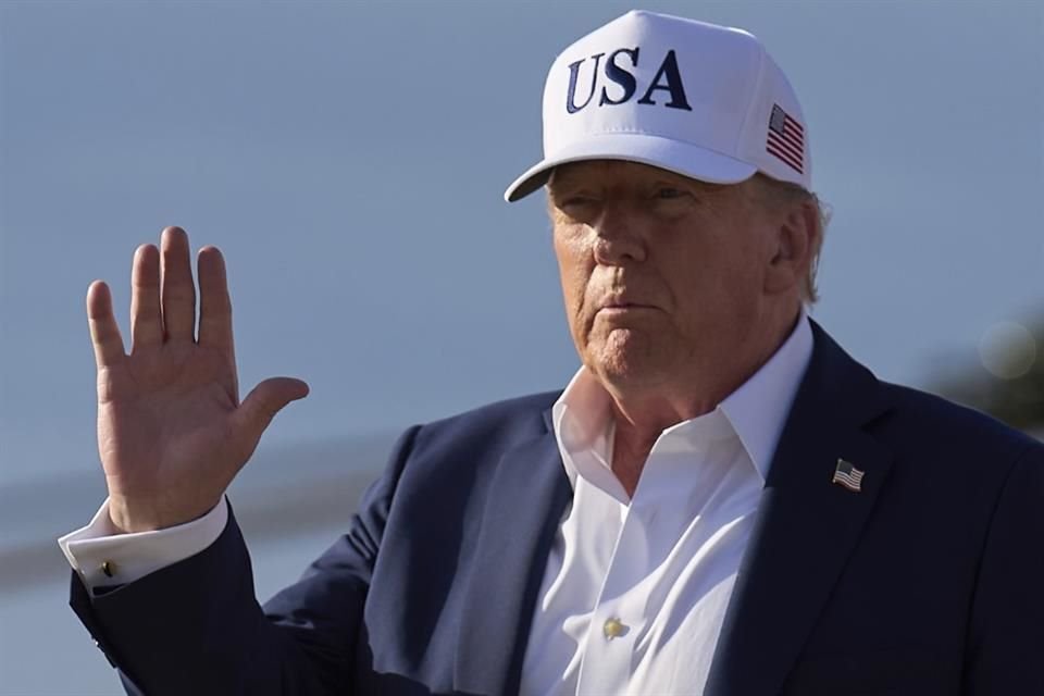 El Presidente Donald Trump luego de bajar del Air Force One, el 6 de julio del 2025.