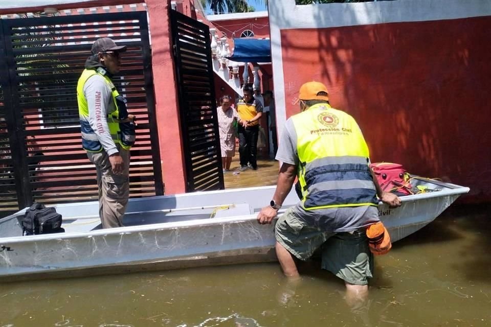 Autoridades intensificaron los recorridos en áreas de alto riesgo y aceleraron el traslado de personas a albergues, especialmente de quienes viven en colonias donde sigue aumentando el nivel del agua.