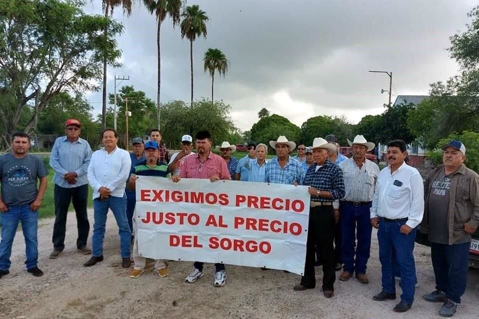 La manifestación surgió por la falta de respuesta del Gobierno a su demanda de apoyos económicos para las cosechas de sorgo y maíz, cultivos que vendieron por debajo de los costos de producción.