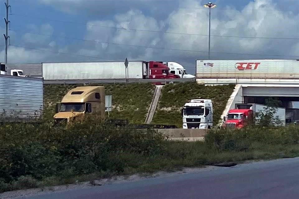 La protesta dejó filas kilométricas de tractocamiones.