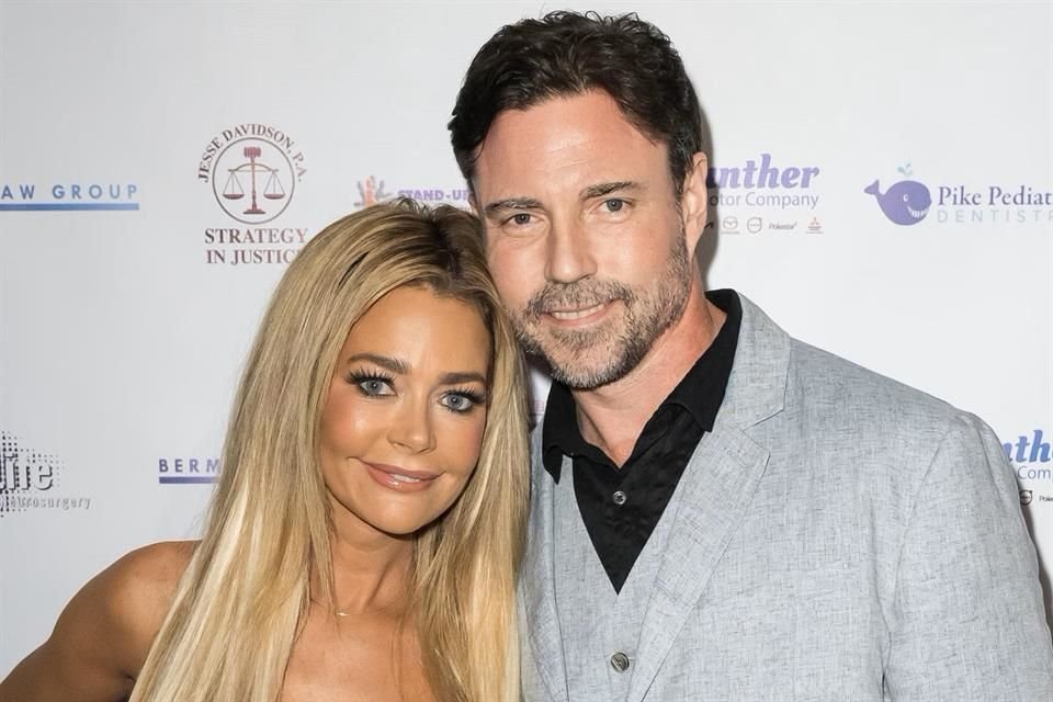 Aaron Phypers, esposo de la actriz Denise Richards, le solicitó el divorcio de manera oficial luego de seis años de matrimonio.