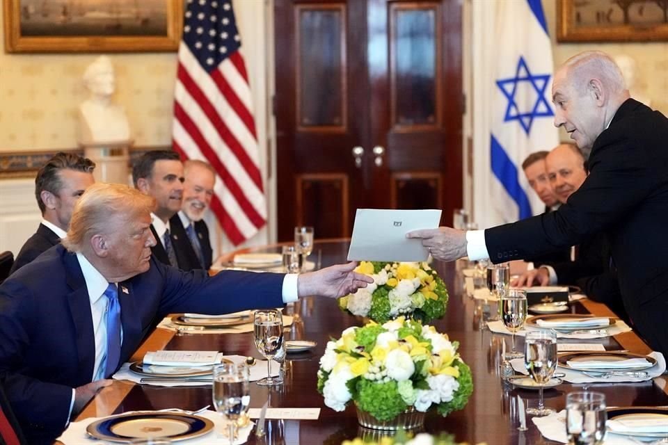 En una cena en la Casa Blanca, Netanyahu le entregó a Trump la carta con su propuesta de nominación a Nobel de la Paz.