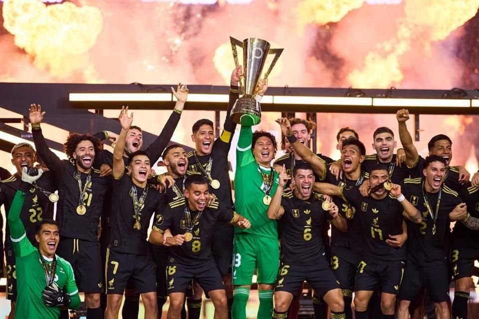 Guillermo Ochoa fue suplente en esta edición.