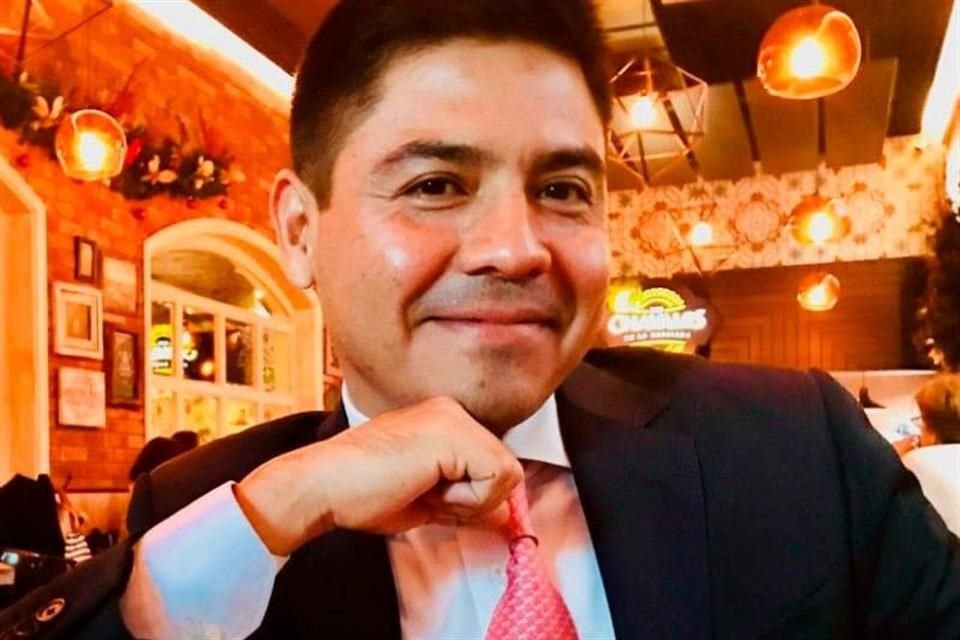 Gerald García solicitó a Indautor que los derechos morales, es decir, el reconocimiento de la autoría, fueran para la IA, y los derechos patrimoniales, la explotación comercial, para él como usuario.
