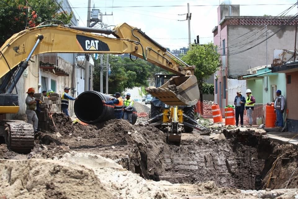 El 4 de julio, el socavón comenzó a formarse y vecinos hicieron el reporte a autoridades.