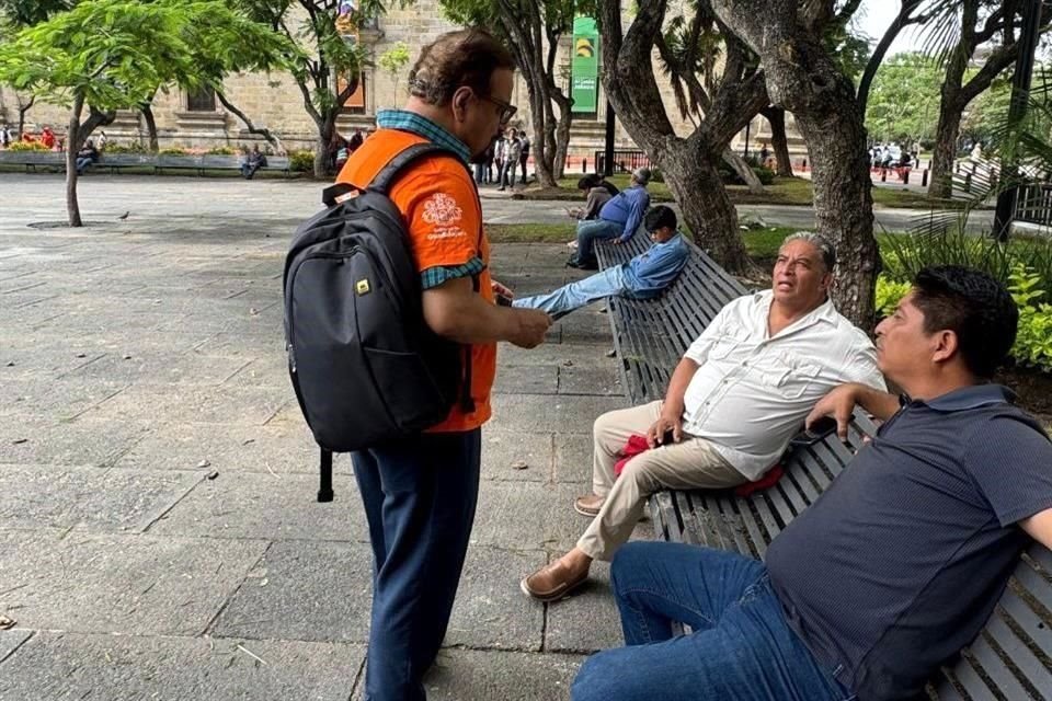 La socialización también incluye a transeúntes.