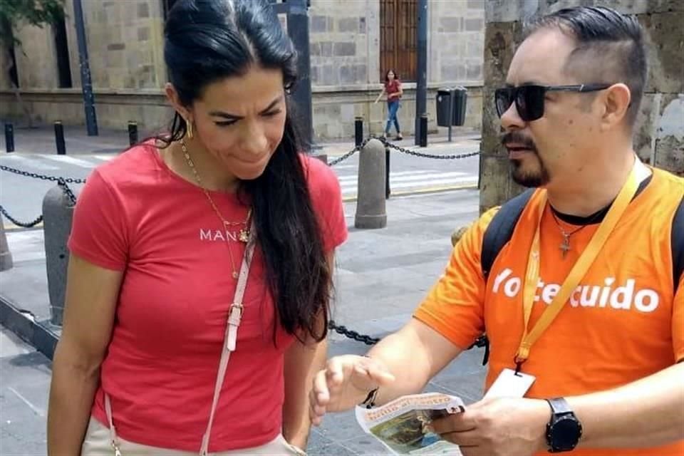 La socialización también incluye a transeúntes.