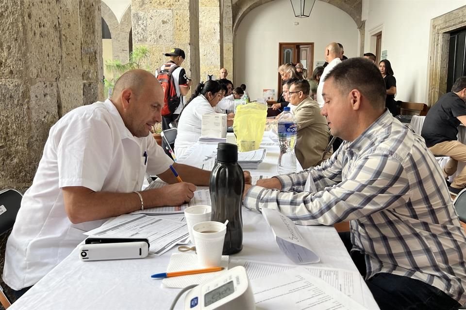 Debido a que el área administrativa del Congreso de Jalisco no concedió el uso de consultorios, la Feria de la Salud del Sindicato independiente se realizó en oficinas de dos diputados.