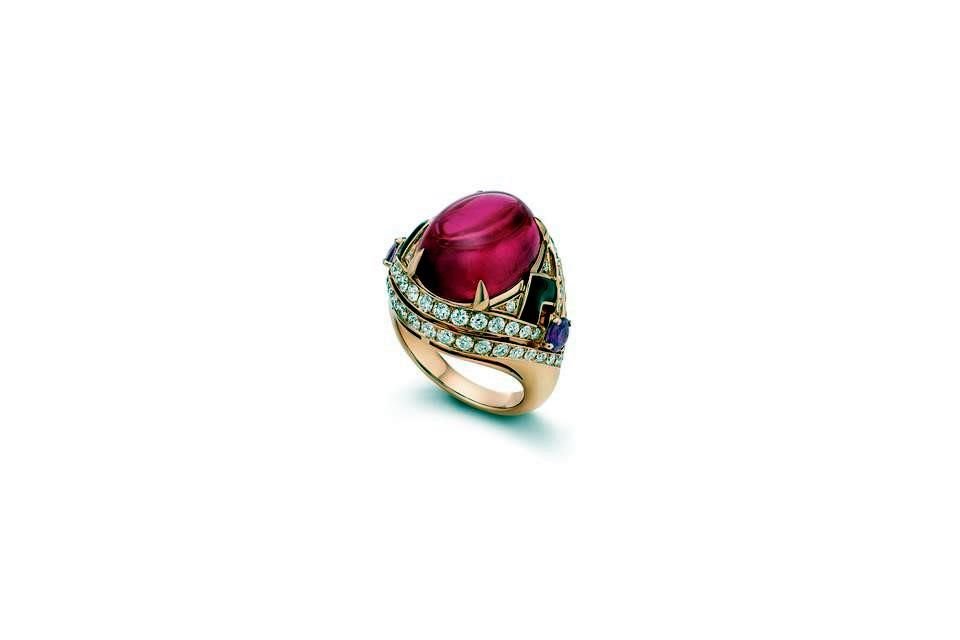 La excelencia artesanal y la visión contemporánea de Bvlgari se unen en una colección que celebra el poder expresivo del color.