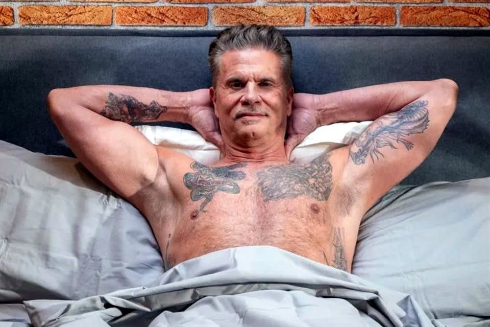 El actor, de 67 años, presentó oficialmente la solicitud de divorcio de Kenna Nicole Lamas, casi dos años después de que casaron.