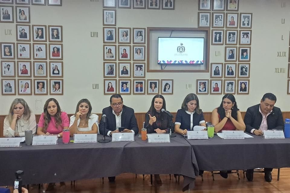 Diputadas de MC y la coordinadora de este partido, Mirza Flores, criticaron impugnación que pretende Morena contra lineamientos de paridad para comicios.