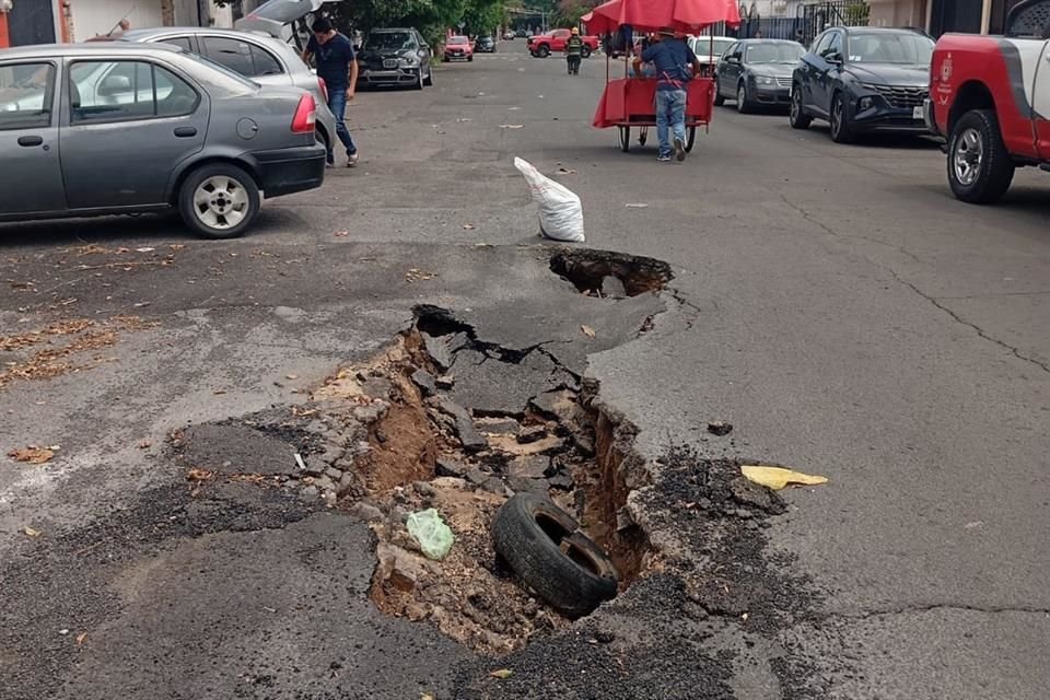 Tras el hallazgo de socavones en el AMG, el Gobernador Pablo Lemus expuso la necesidad de renovar la infraestructura de drenaje profundo.