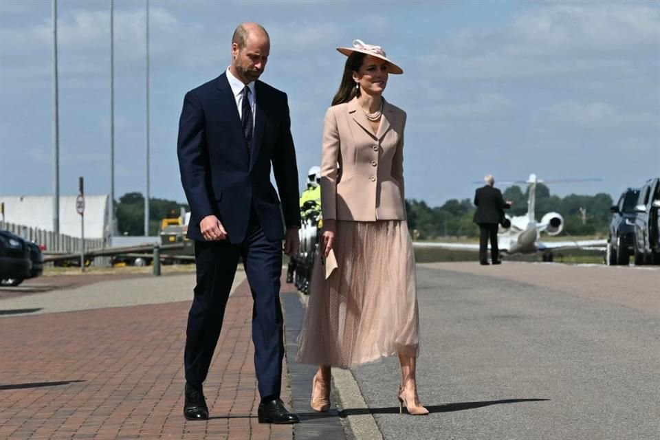 Aunque regresó a sus funciones oficiales con una aparición destacada en el desfile Trooping the Colour en junio, Kate reconoció las dificultades para 'funcionar normalmente en casa'.