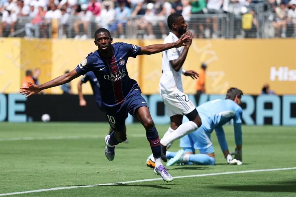 Ousmane Dembélé celebra su gol.