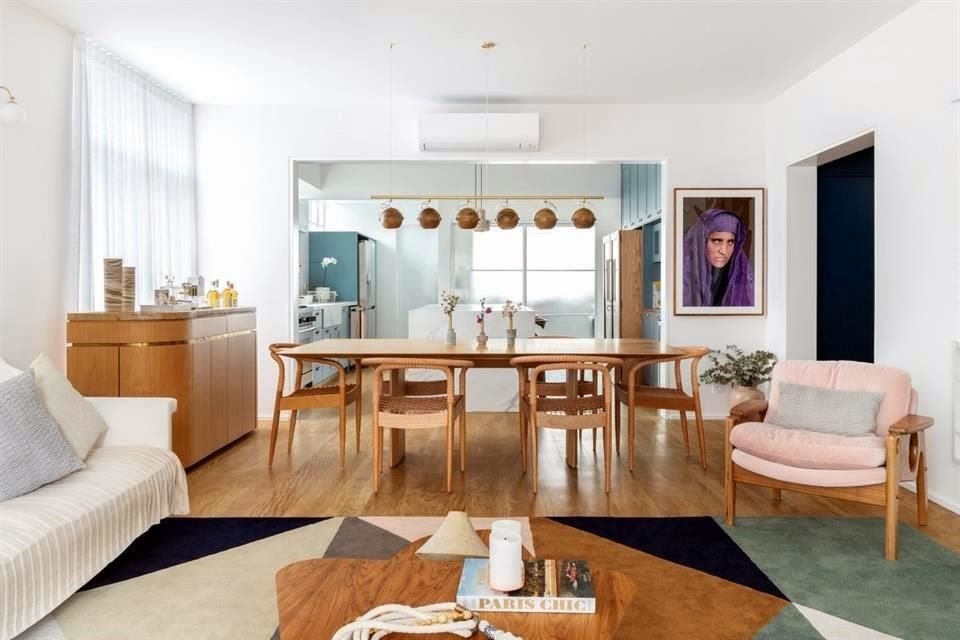 La carpintería añade encanto y contrasta con los tonos claros de las habitaciones.