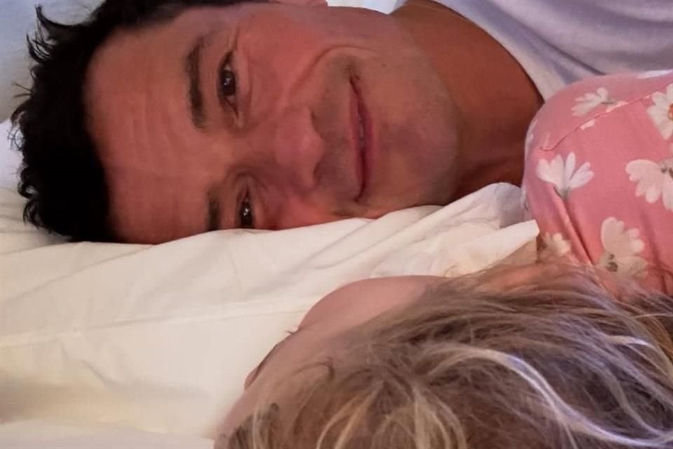 En todas las fotos, Bloom cubrió el rostro de Daisy con un emoji de corazón morado para proteger su privacidad.