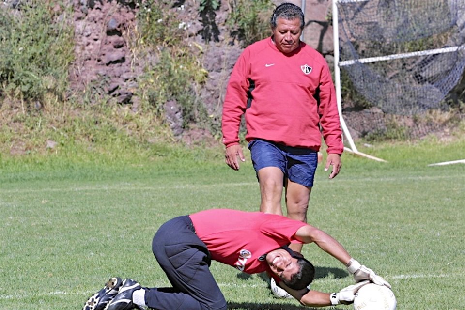 Raúl Morales trabaja con Erubey Cabuto en Cecaf. 