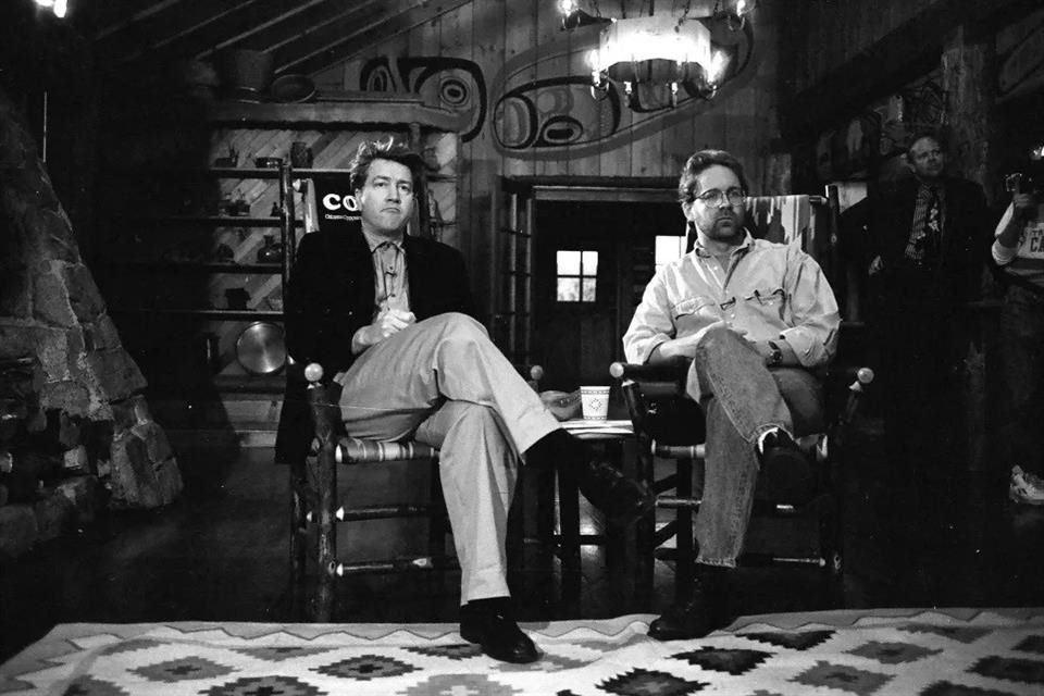 Lynch y Frost develaron el lado oscuro de Estados Unidos con una historia llena de mentiras, culpas y perversiones.