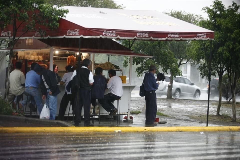 Junto con las inundaciones, los socavones y el dengue, la temporada de lluvias reproduce las enfermedades gastrointestinales.