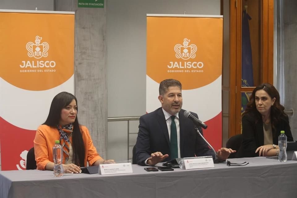 Un total de 300 mil 623 niños, niñas y adolescentes fueron preinscritos para cursar alguno de los niveles de educación básica en Jalisco, informaron autoridades.