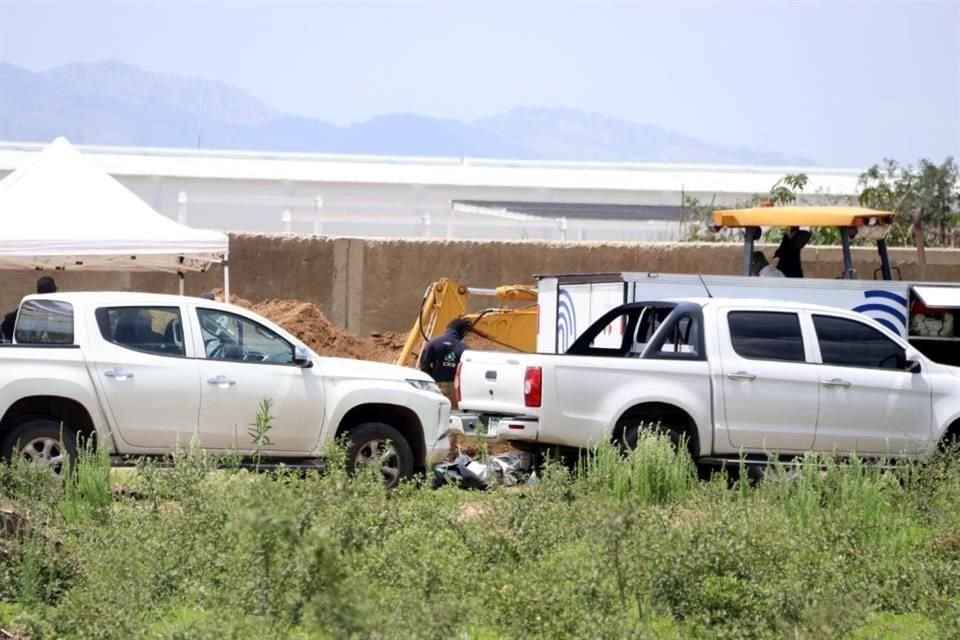 En el sitio trabajan elementos del IJCF, apoyados por la comisión de búsqueda, la Fiscalía del Estado y el Colectivo Guerreros Buscadores de Jalisco.