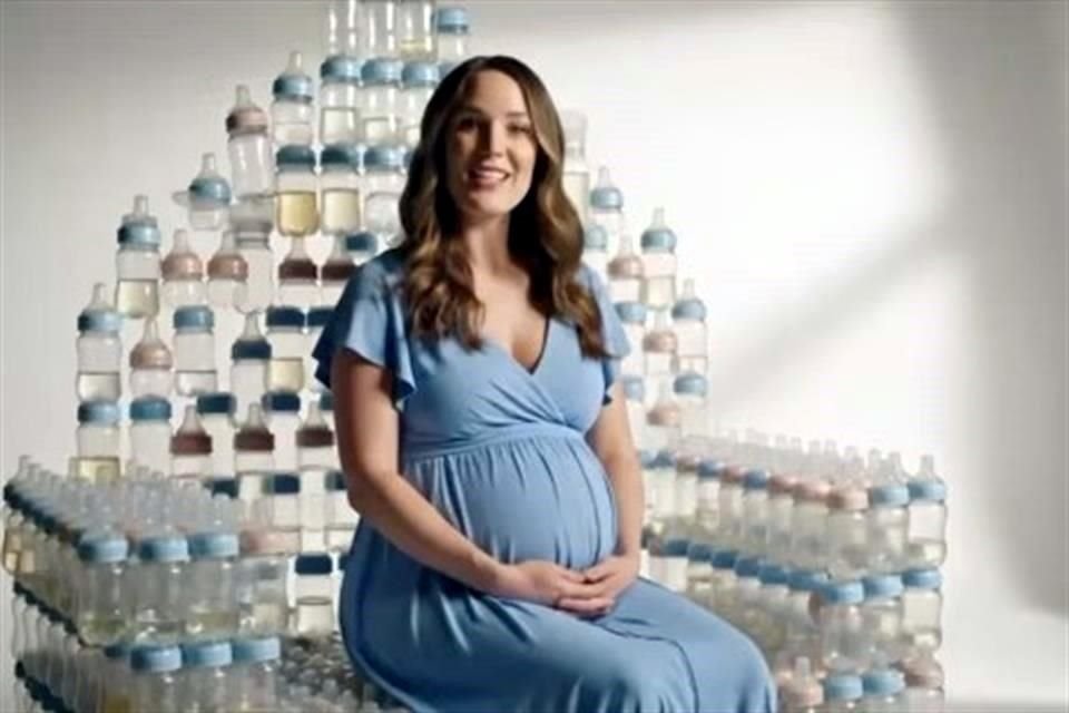 The mothers featured in an ad for multivitamin company Ritual want viewers to know they're not real.