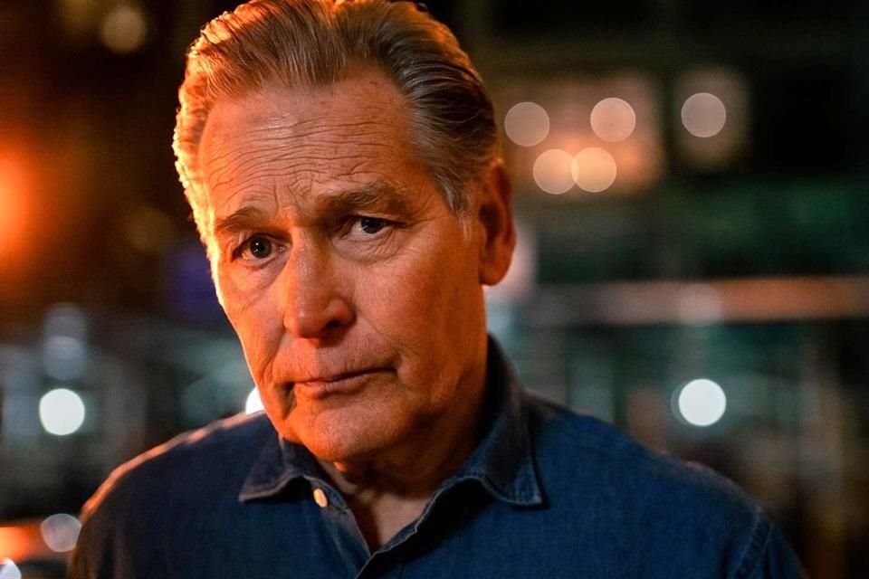 Para emoción de los fans, James Remar, quien encarna a Harry, el padre adoptivo de Dexter, también vuelve en esta nueva historia.
