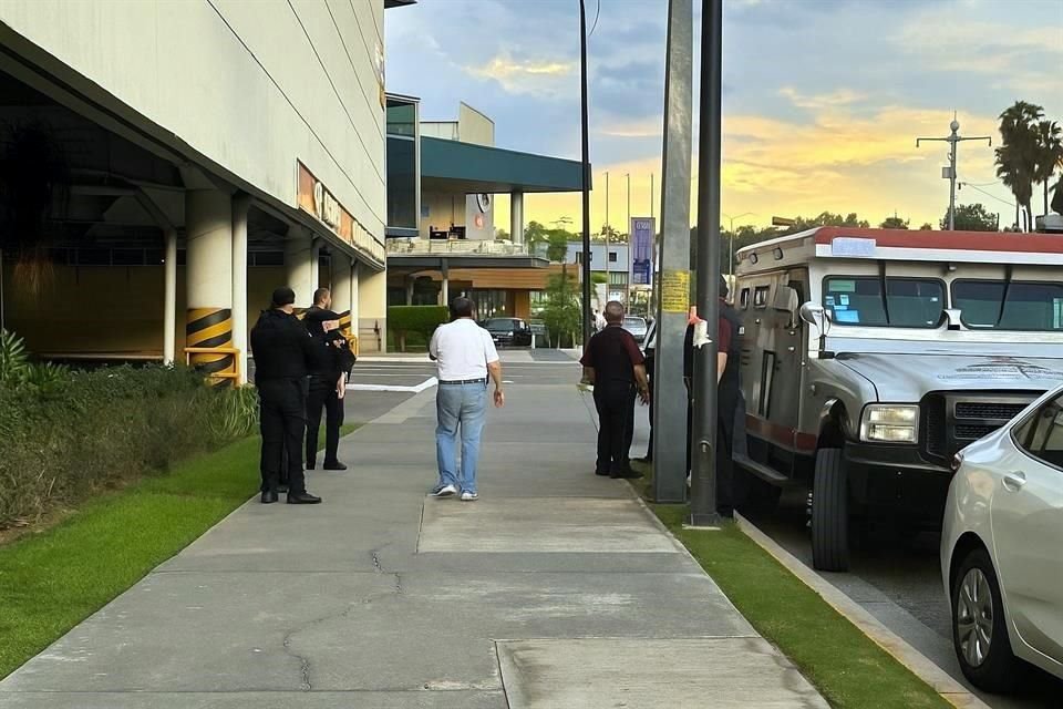 L'incidente è avvenuto all'ingresso di un parcheggio su Paseo Royal Country Avenue, vicino all'incrocio con Avenida Patria.