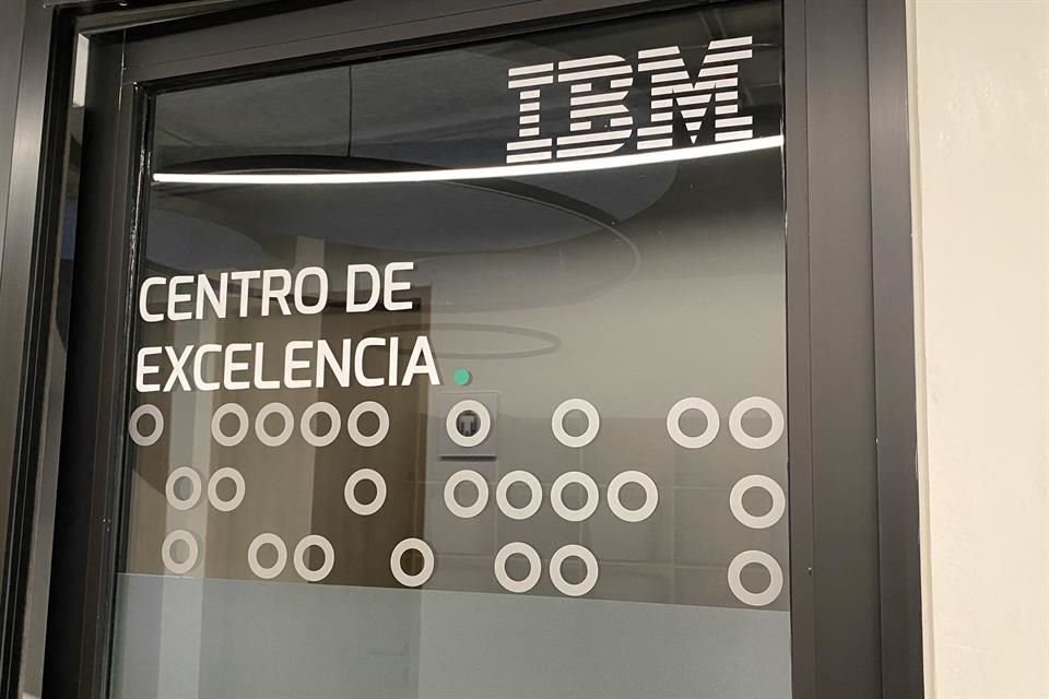 Mauricio Torres, president and CEO of IBM Mexico, stated that technologies such as Artificial Intelligence (AI) and the cloud are vital for companies to become more competitive.