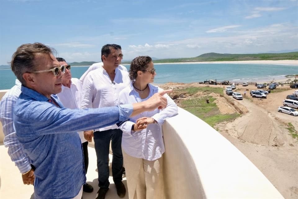 Lemus, la Secretaria Michel Fridman y otros funcionarios pusieron la primera piedra del nuevo hotel, que estará en 2027.
