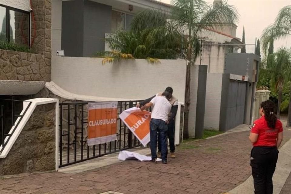 Clausura que hizo el Gobierno de Zapopan en junio de 2024 a dos propiedades que intentaban operar como guarderías, en la zona habitacional de Ciudad Bugambilias.