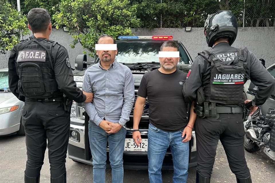 Antonio, de 50 años y Carlos de 59 fueron arrestados y llevados ante un Ministerio Público de la Fiscalía General de la República junto con el armamento decomisado.