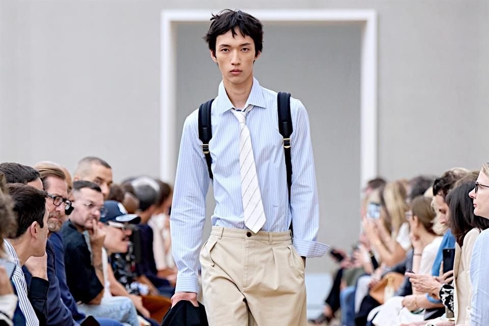 Jonathan Anderson debutó con su colección masculina para Dior, reinventando los archivos de la maison con una mirada fresca y moderna.