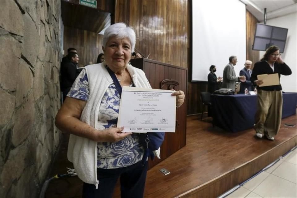 Las y los egresados recibieron sus certificados tras concluir su formación.