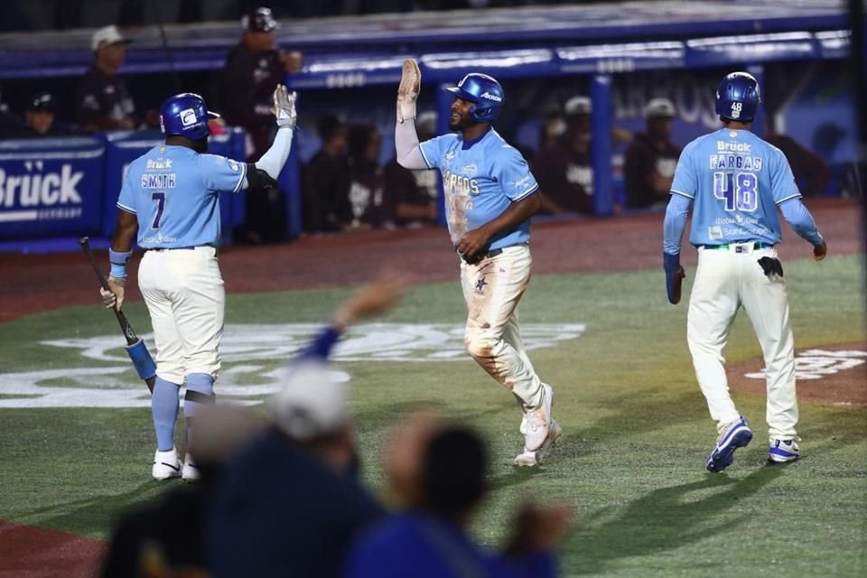 Los Charros de Jalisco aprovecharon la séptima entrada para remontar a los Algodoneros de Unión Laguna y agenciarse el primer juego de la serie.