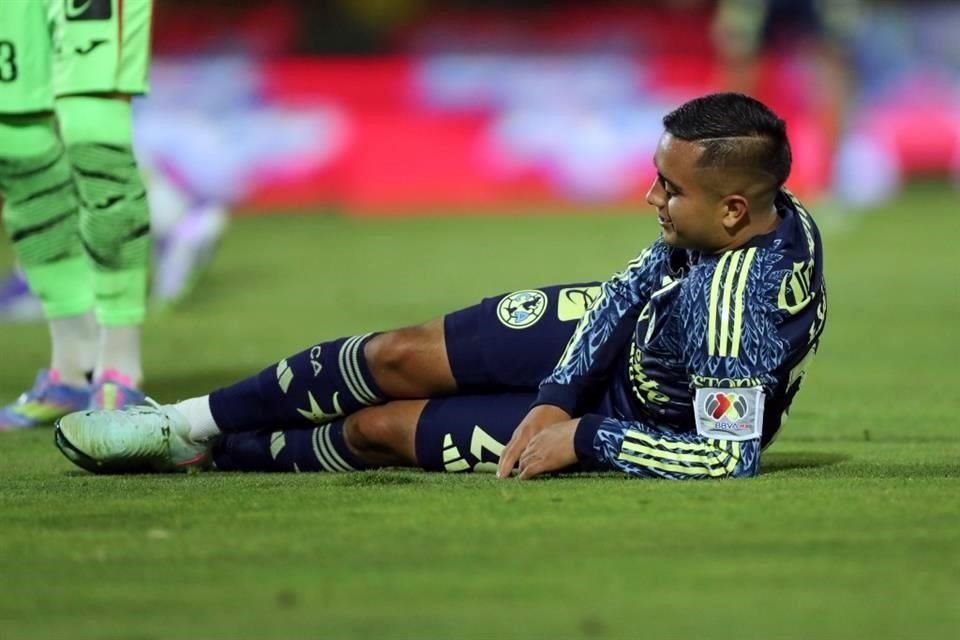 The expulsion of Erick Sánchez, who served as captain in this match, further complicated matters for the Azulcrema team.
