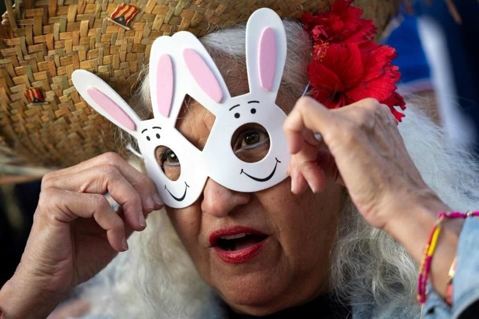 La parafernalia no faltó en el primer encuentro musical de Bad Bunny en Puerto Rico.