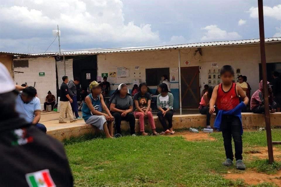 Cerca de 700 personas, presuntas víctimas de explotación laboral y en extrema vulnerabilidad, fueron liberadas de un rancho agrícola en Dolores Hidalgo, Guanajuato, tras un operativo.