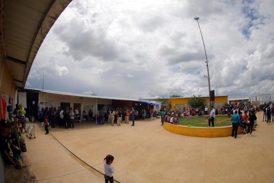 Aproximadamente 700 personas, presuntas víctimas de explotación laboral y en extrema vulnerabilidad, fueron liberadas de un rancho agrícola en Dolores Hidalgo, Guanajuato, tras un operativo.