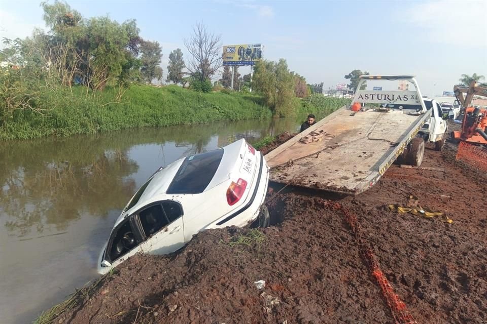 Muere tras caer a canal de El Salto.