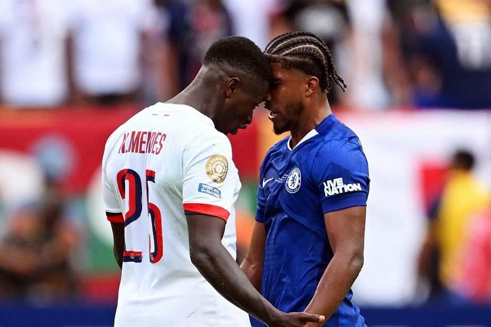 Tras el silbatazo final, varios jugadores se encararon, pero nada pasó a mayores.