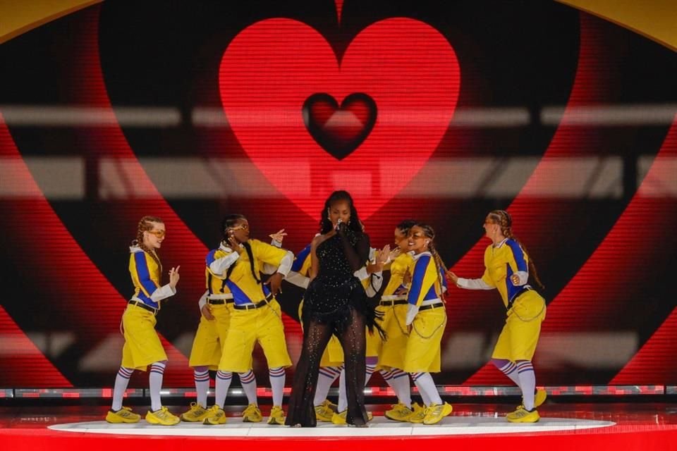Tems cantó su rola 'Love Me JeJe'.