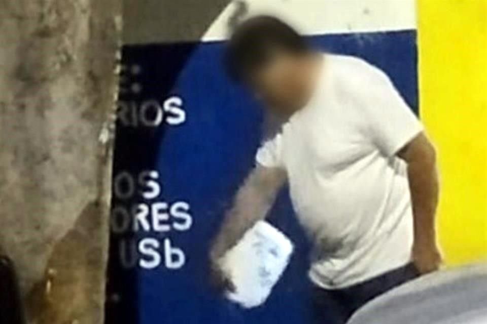 Se presentaron fotografías donde se observa al acusado mientras realiza el deterioro a los ejemplares.