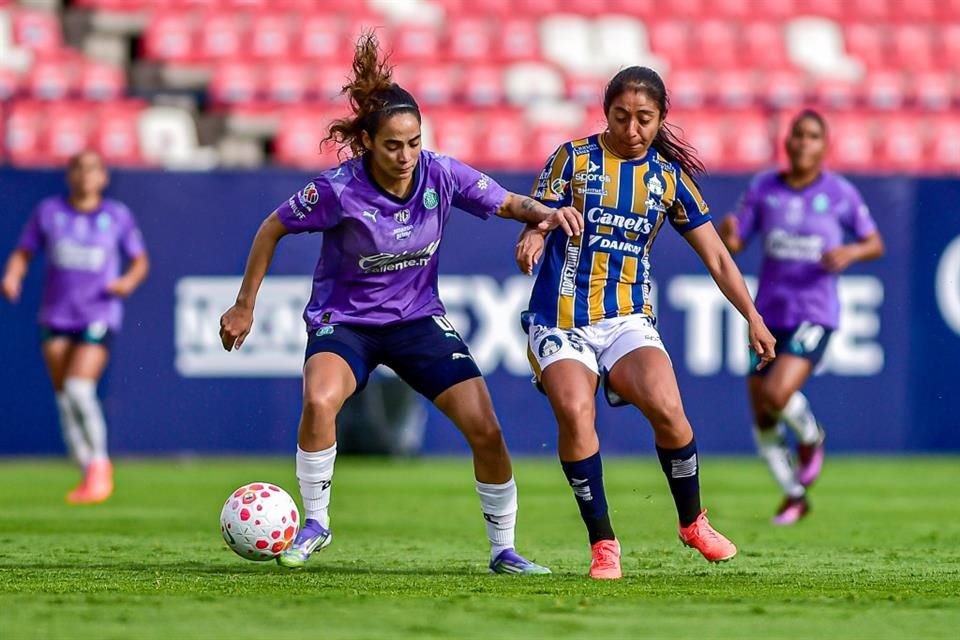 Chivas Femenil inició con pie derecho el Apertura 2025 al vencer de visita 2-0 al Atlético San Luis con doblete de Alicia Cervantes.