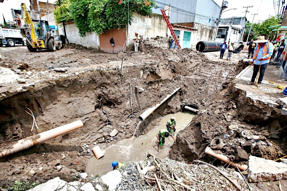 Some areas at risk for sinkholes include López Mateos, Inglaterra, Mariano Otero, and the Agustín Yáñez Ring Road, among others.