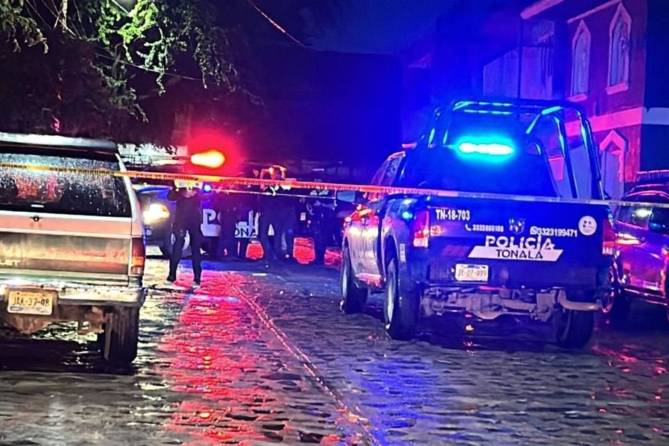 Por lo menos 21 casquillos quedaron en el suelo, tras la agresión que le quitó la vida a un hombre, en Colonia Basilio Vadillo, en Tonalá.