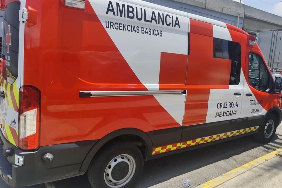 El hombre fue trasladado hacia un puesto de socorros para recibir mejor atención médica.